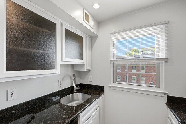Building Photo - 525 Bashford Ln