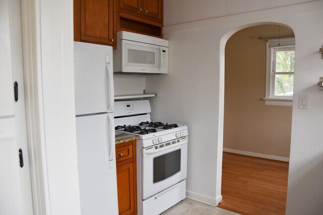 Building Photo - Palm (817-819)