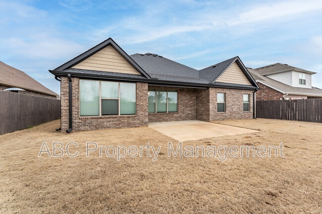 Building Photo - 3407 SW Mistletoe Ave