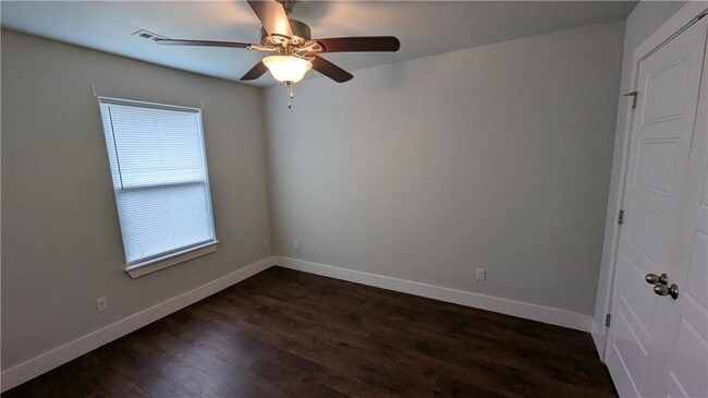 Building Photo - 135 Erin Pl