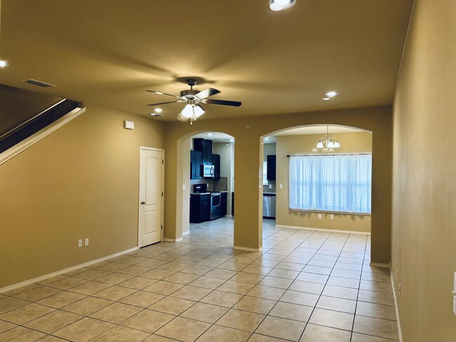 Building Photo - 5812 Montevista Dr