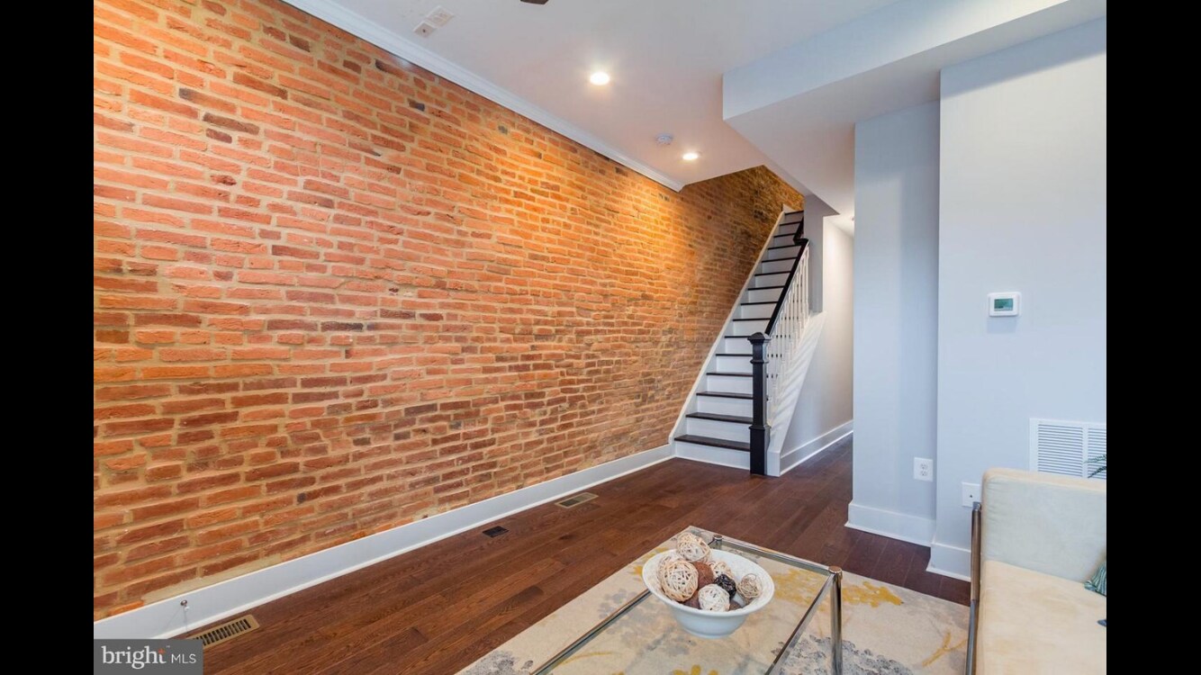 Building Photo - 9 E Fort Ave