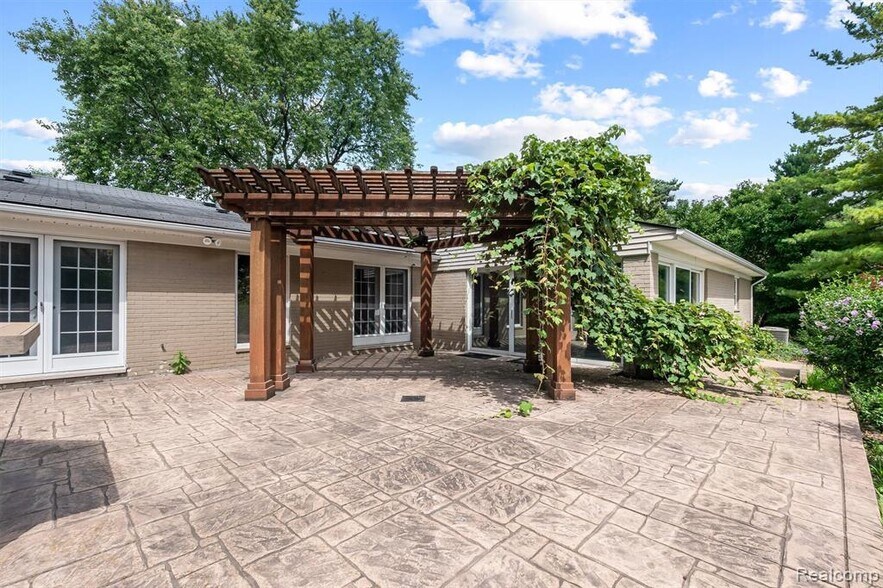 Building Photo - 3275 Chickering Ln