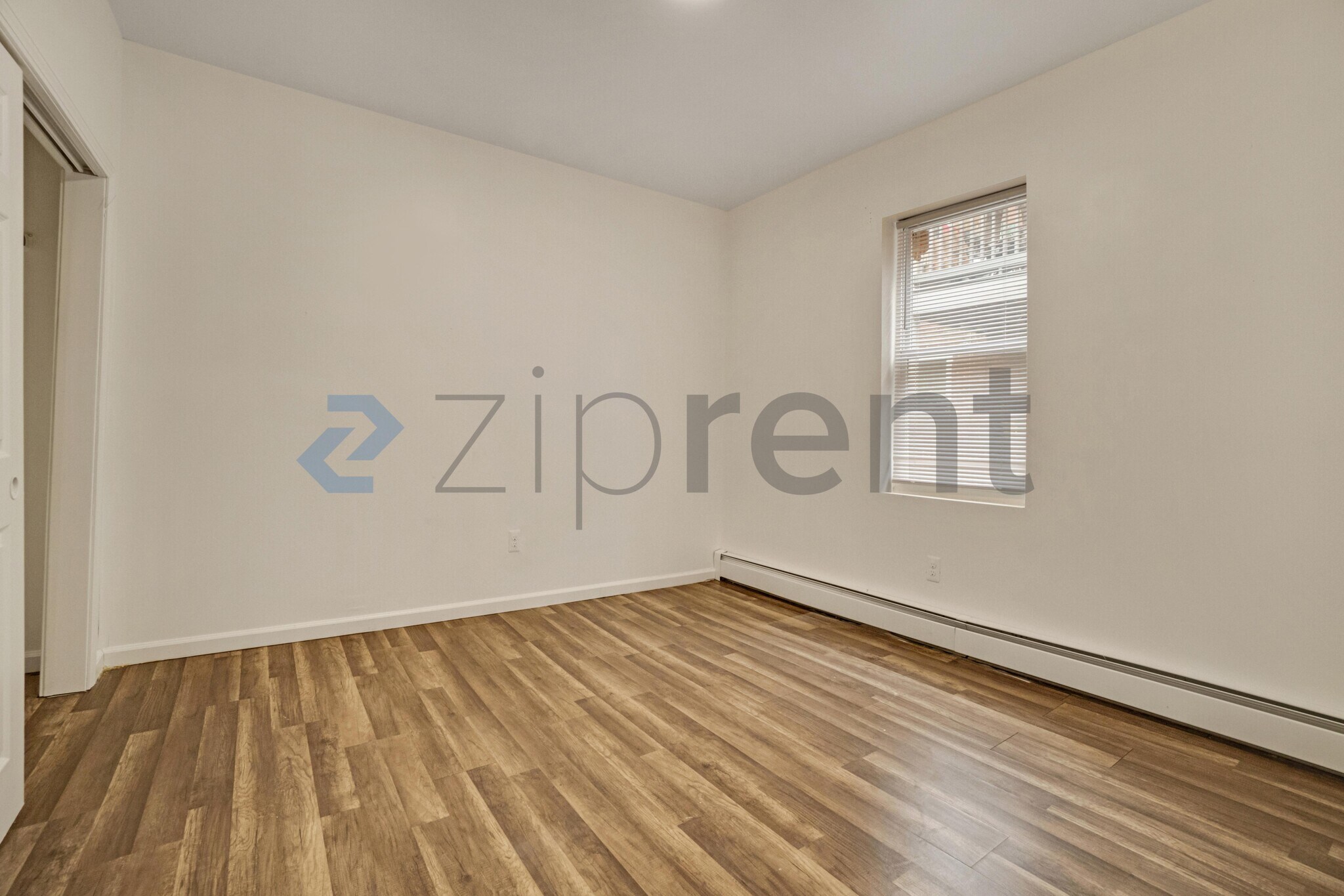 Building Photo - Unit 3R