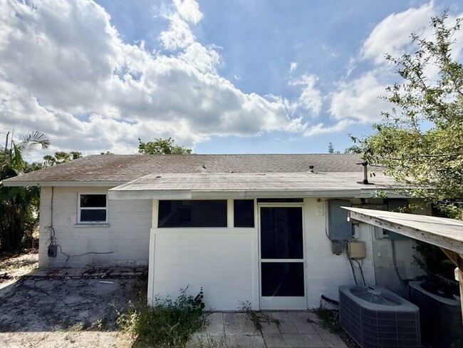 Building Photo - 603 64th Ave W