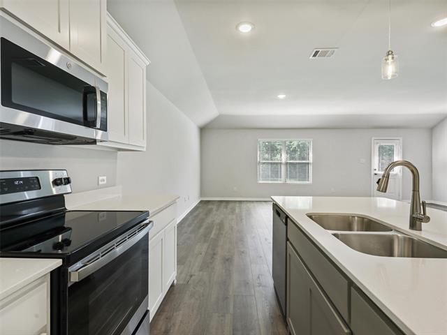 Building Photo - 1809 St James Pl Ln