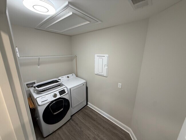 Building Photo - 13 Brookhaven Dr
