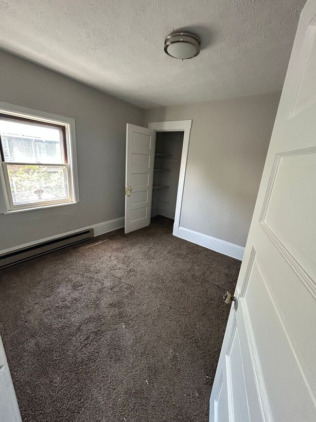 Building Photo - Section 8 Accepted! 3br/1.5ba with 2 Car G...