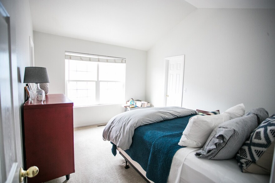 Building Photo - 2908 Des Moines Dr