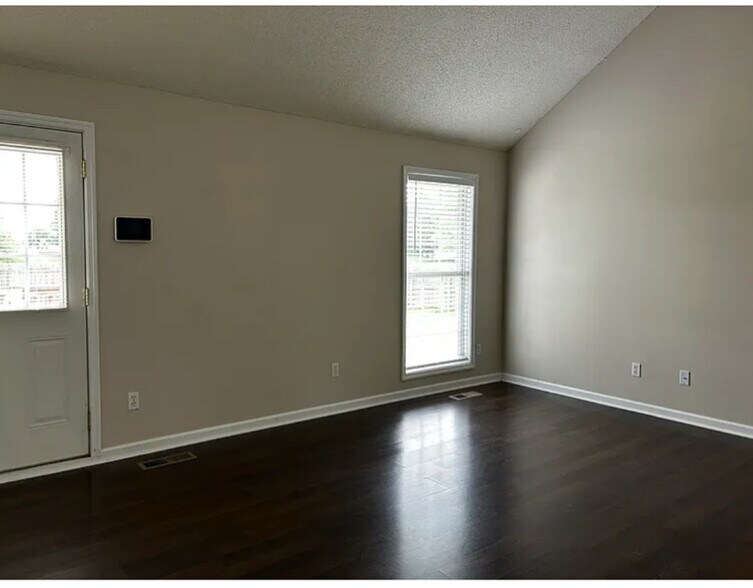 Building Photo - 116 Bollweevil Ln