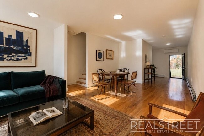 Building Photo - Charming 2 Bed 1.5 Bath Upper Duplex in Bushwick with Garden