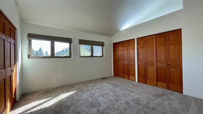 Building Photo - 591 Bluerock Dr