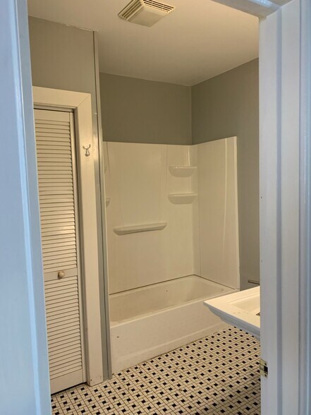 Bath - 403 E Penn St