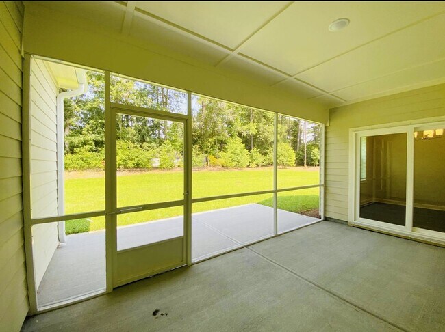 Building Photo - Lovely Three Bedroom Home Located in Lawto...