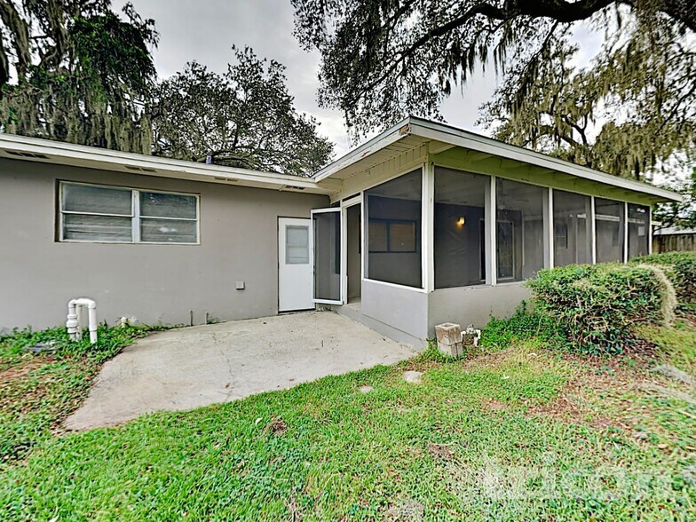 Building Photo - 2008 Cricket Ln