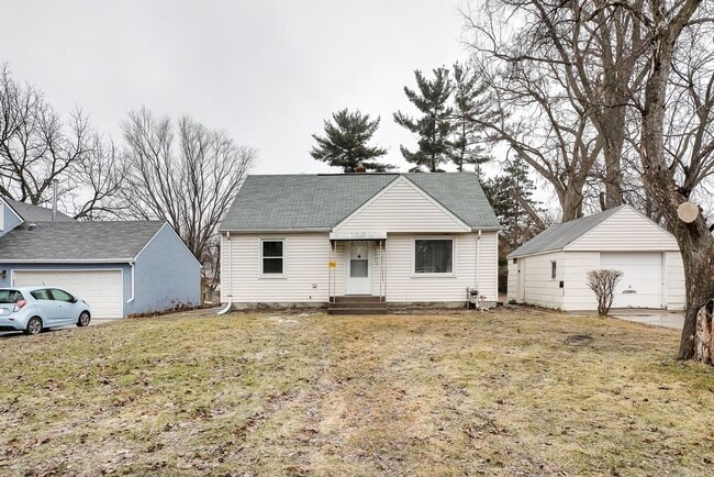 Building Photo - Stunningly Renovated 5-Bed Arden Hills Home.