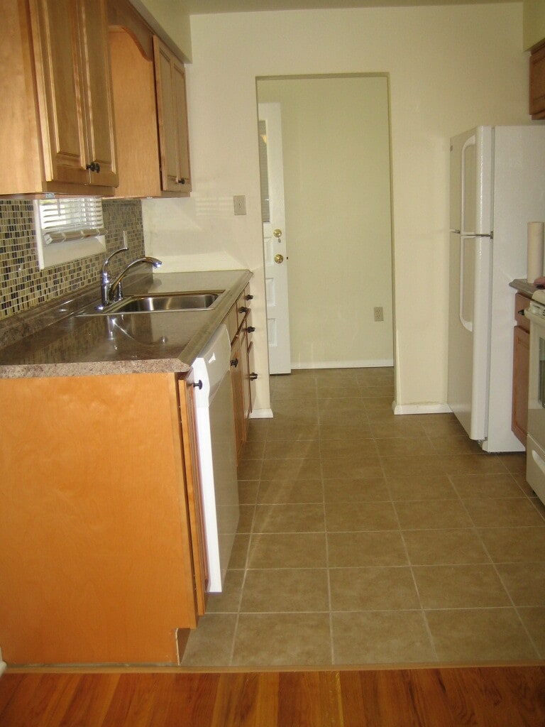 Kitchen - galley - 331 W Clayton Ave