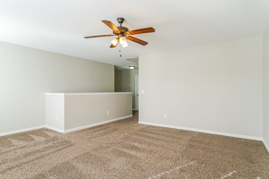 Building Photo - 167 Woodcreek Ln