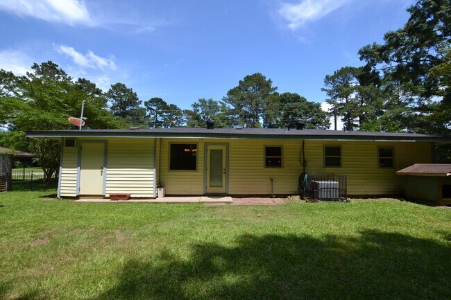Building Photo - West Feliciana School District! 3 bedroom, 1.5 bath home in coveted Audubon Hills Subdiv