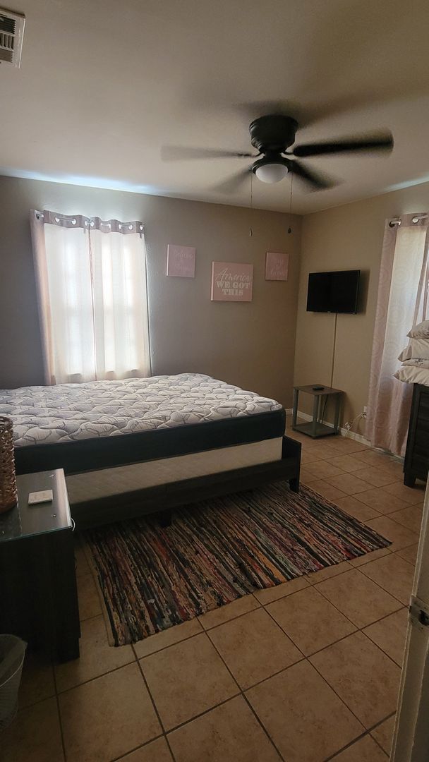 Building Photo - Charming 3-Bedroom, 1-Bath Home with Large...