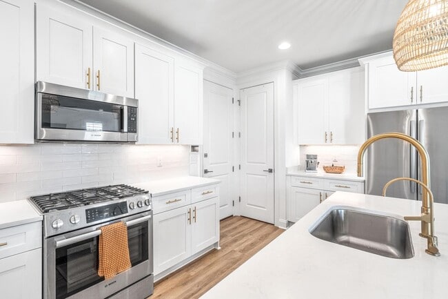 Building Photo - 229 Windrow Way