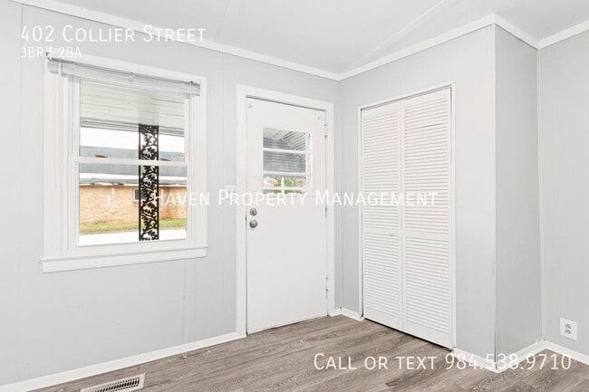 Building Photo - 402 Collier St