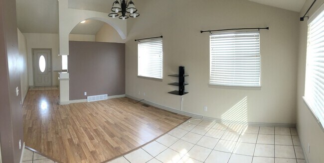 Building Photo - Spacious Home w 2 attached 2 car garage