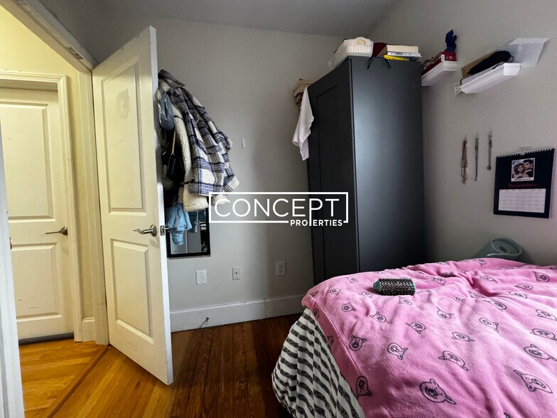 Building Photo - 14 Parker Hill Ave