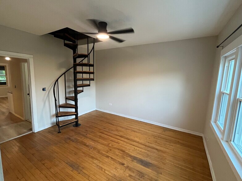 Building Photo - 3246 N Ravenswood Ave