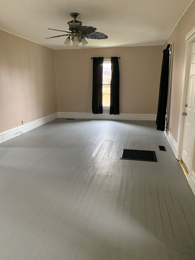 Building Photo - 2 bedroom house one block from City Park