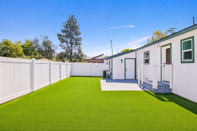 Building Photo - ***OPEN HOUSE - Friday 8/29 - 4-6pm***