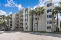 Building Photo - 10000 NW 80th Ct