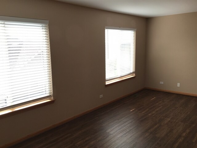 Building Photo - 11S524 Rachael Ct