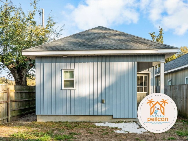 Building Photo - Charming Home in Desirable Pensacola Location