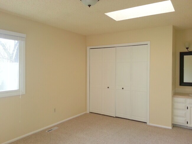 Building Photo - 1603 Cottonwood Dr