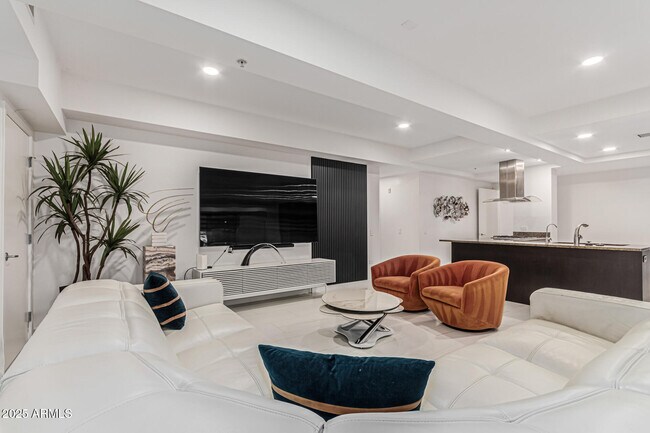 Building Photo - 7121 E Rancho Vista Dr