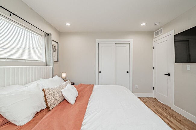 Building Photo - Furnished 2BD, 1BA Condo with 1-Car Garage