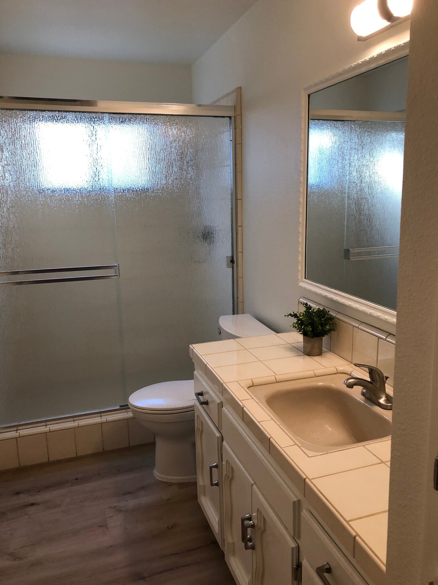 Master Bath - 1222 S Spruce St