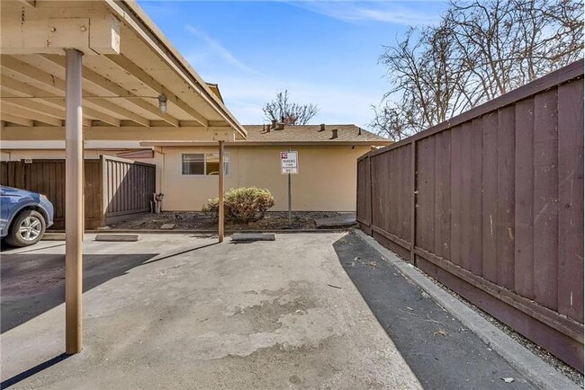 Building Photo - 27836 Hummingbird Ct