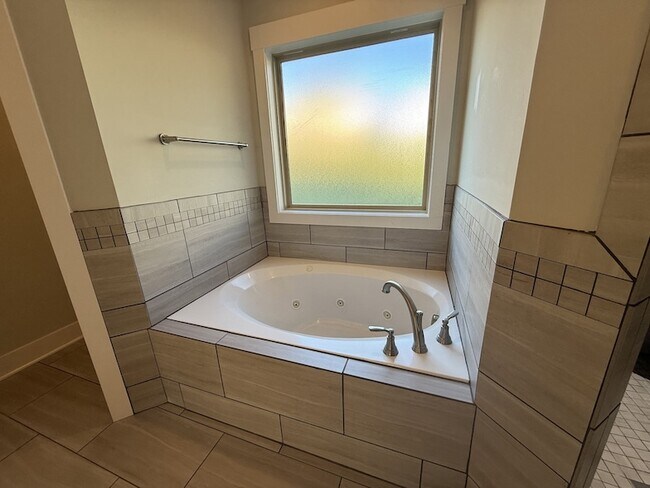 Building Photo - 1124 Watercress Ct