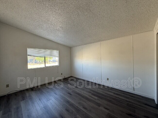 Building Photo - 4453 Calle del Media