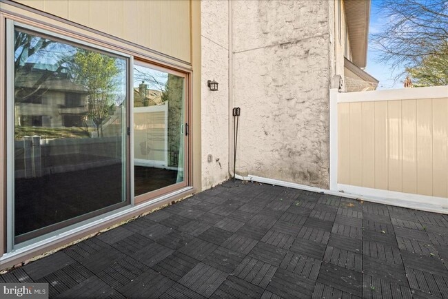 Building Photo - 60 Hampshire Dr