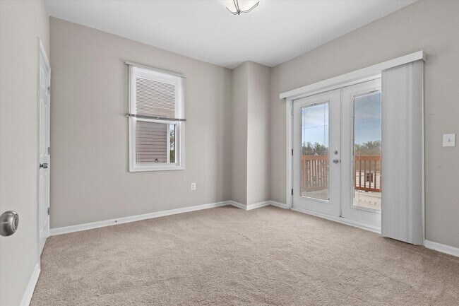 Building Photo - 6BR / 5BA Single-Family Home | 2,663 Sq Ft | Private Driveway | Deck | $4,200/mo Spacious 6-bedro...