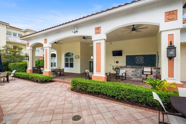 Building Photo - 9901 Baywinds Blvd