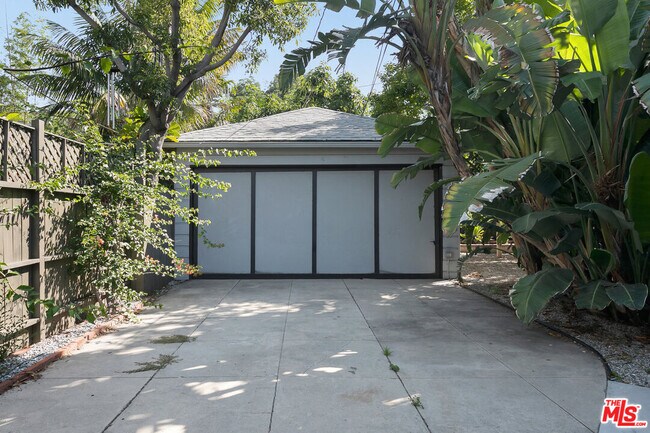 Building Photo - 508 N San Vicente Blvd