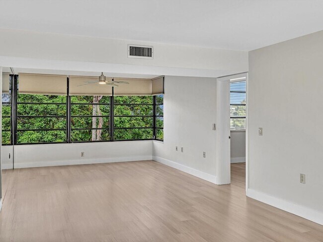 Building Photo - 1711 Whitehall Dr