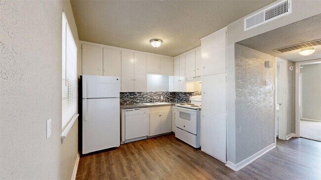 Building Photo - 3800 E 29th St