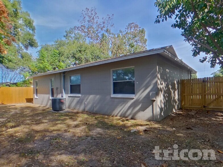 Building Photo - 1005 Park St