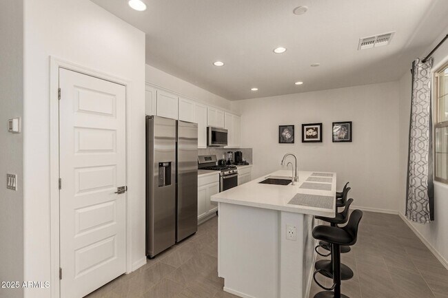 Building Photo - 14236 W Buckskin Trl