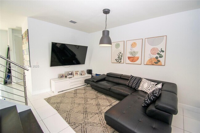 Building Photo - 6320 NW 104th Path